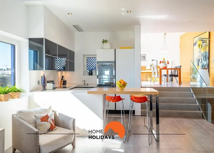 #041 Luxury House Stylish & Comfortable